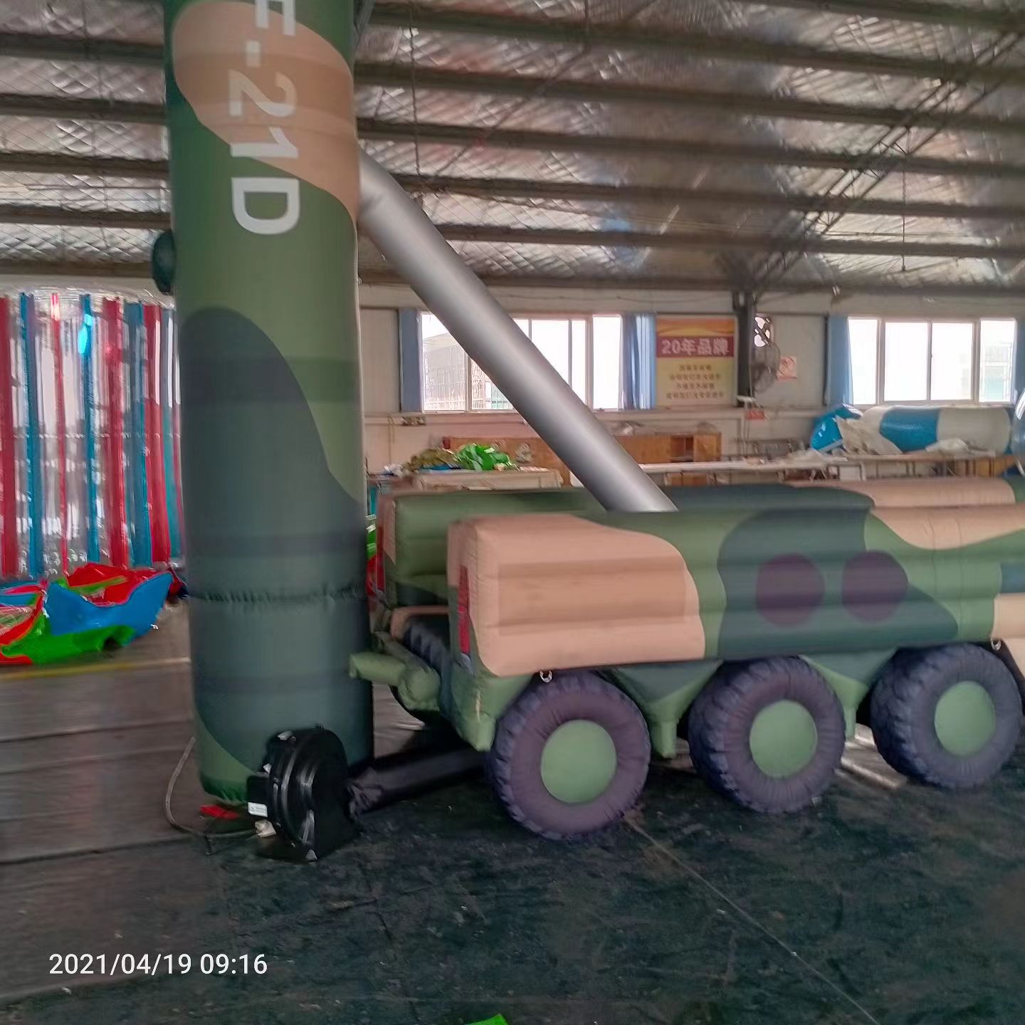 麻章军事演习中的充气目标车辆：模拟发射车雷达车坦克飞机